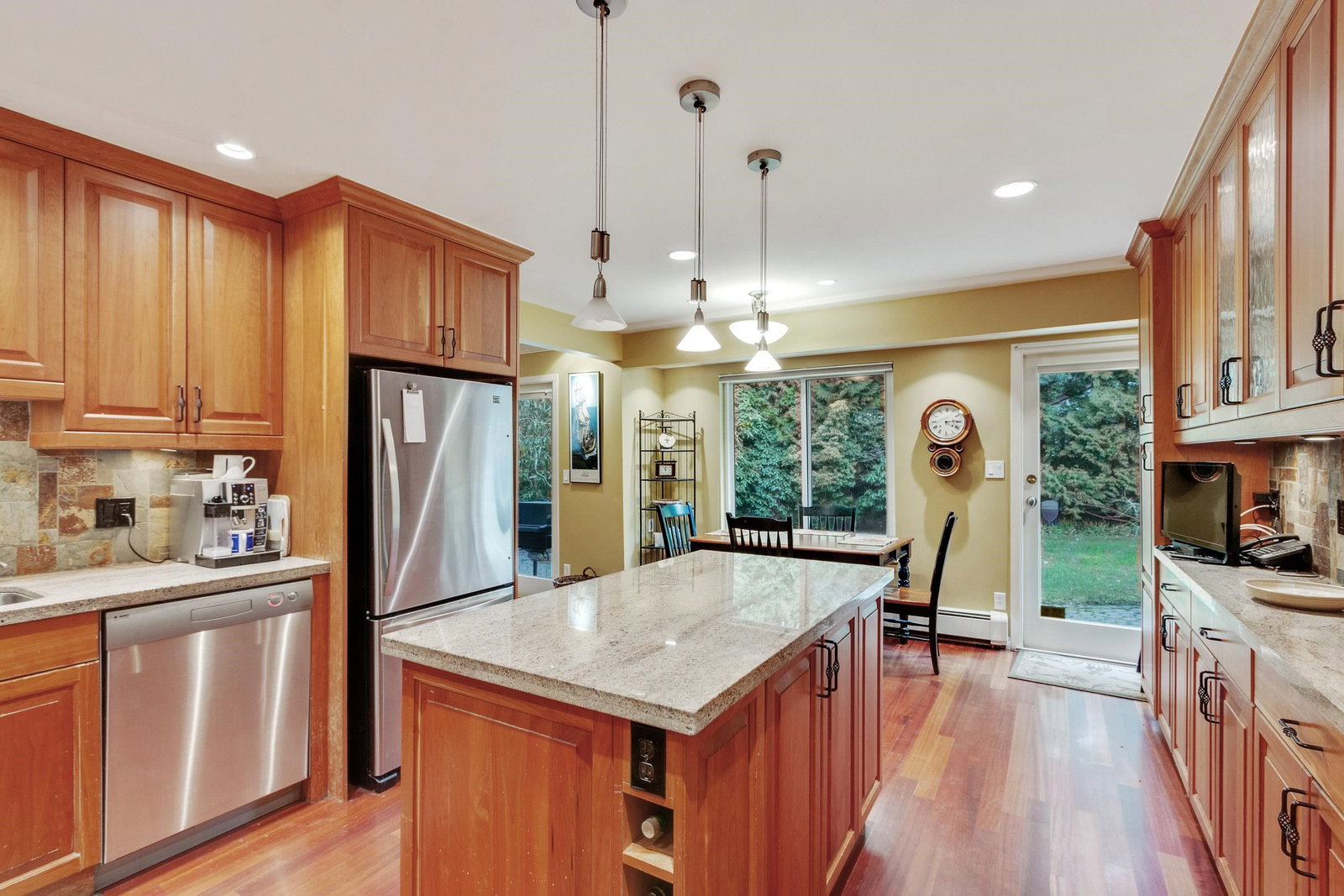 Listing Image 12