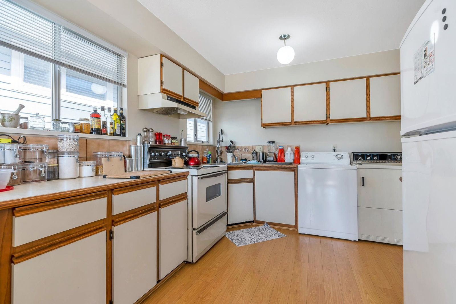 Listing Image 4