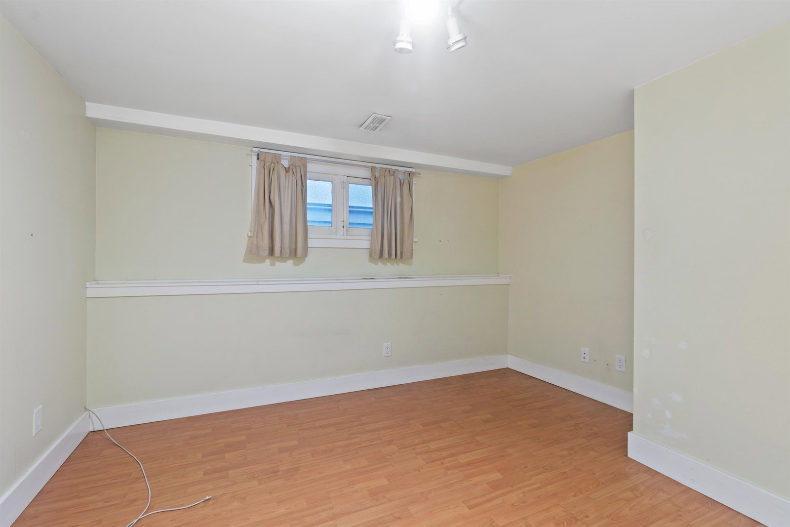 Listing Image 38