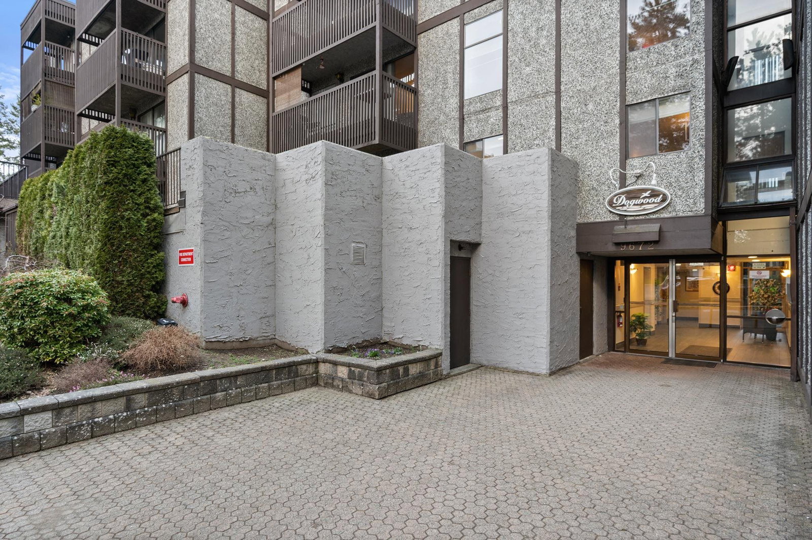 Listing Image 4