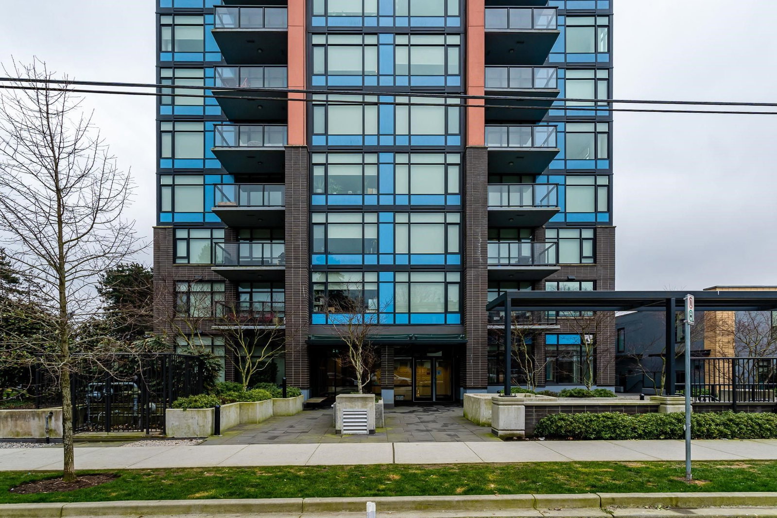 Listing Image 4