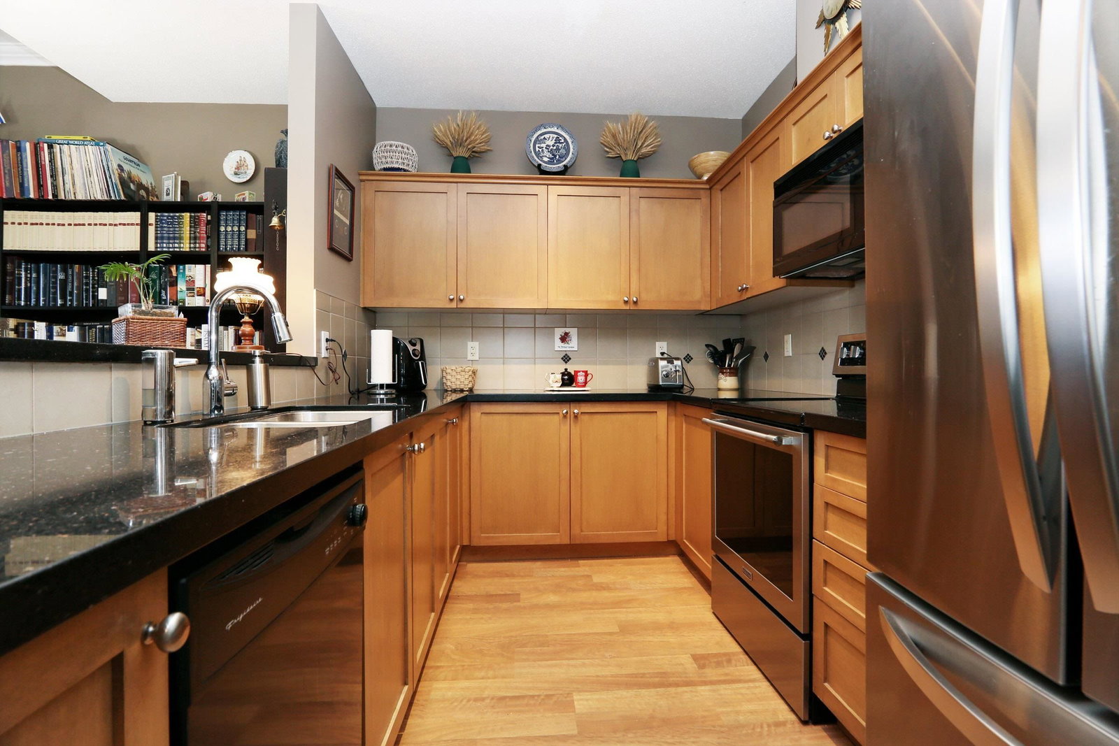 Listing Image 11