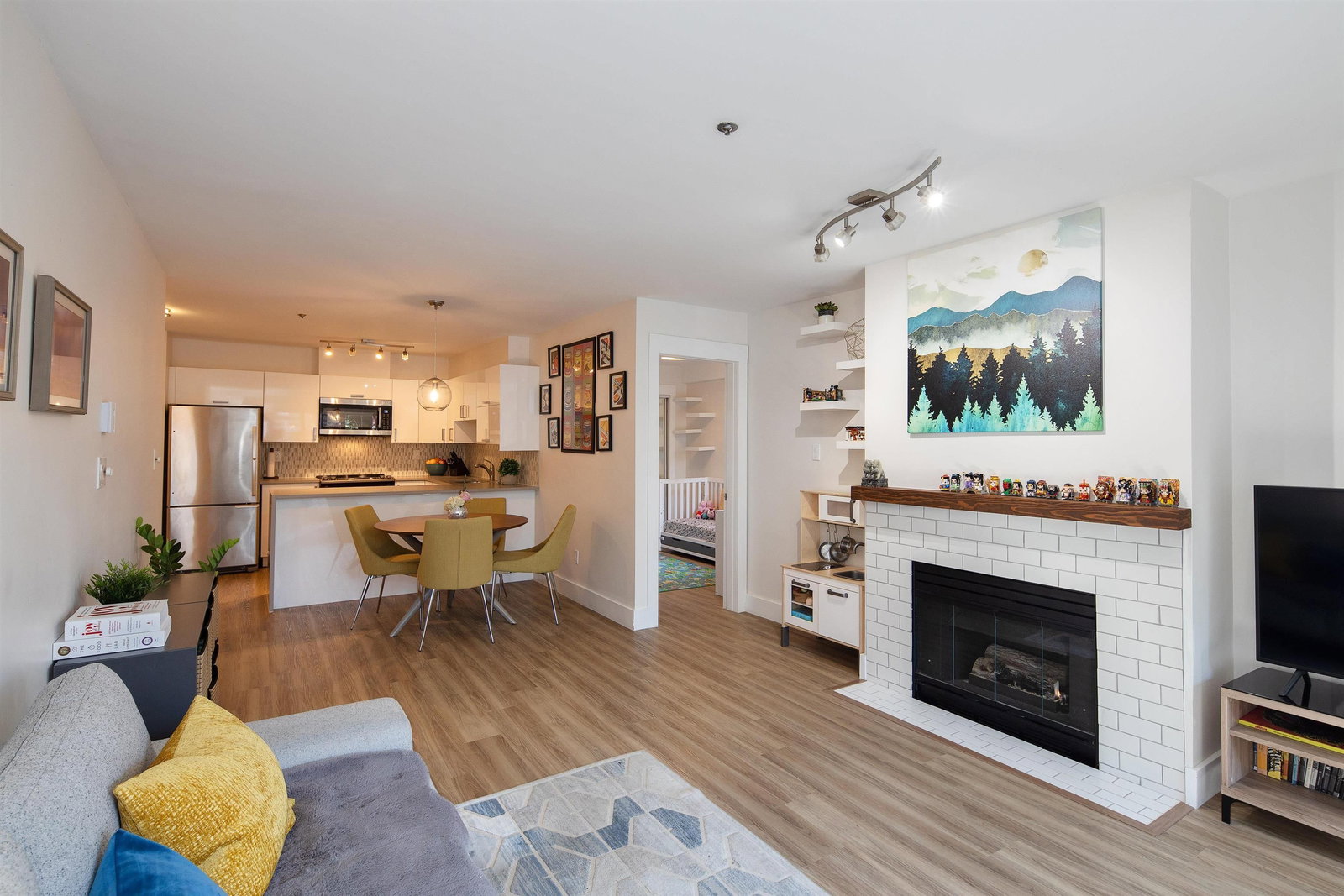 Listing Image 12