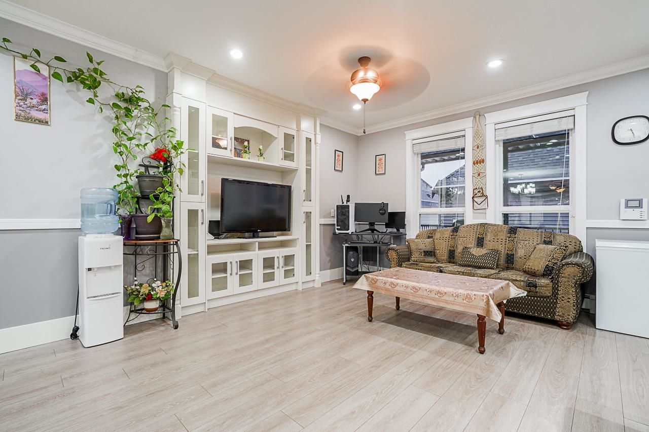 Listing Image 10