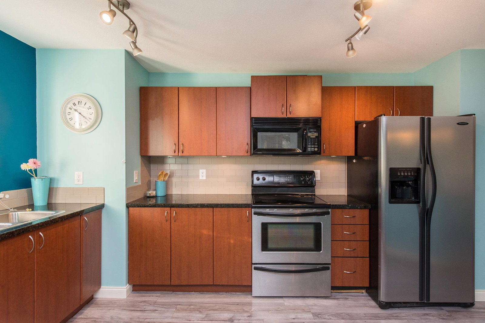 Listing Image 12