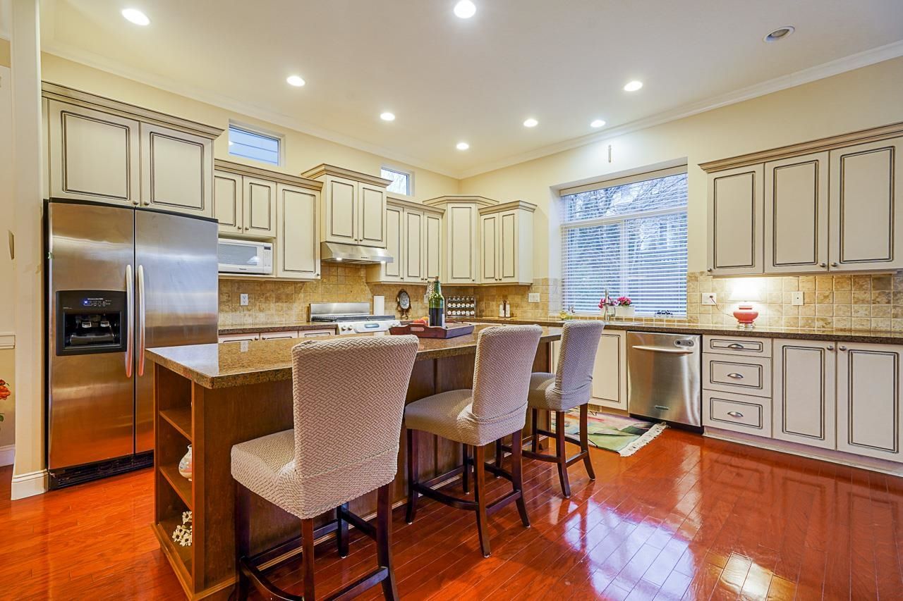 Listing Image 11