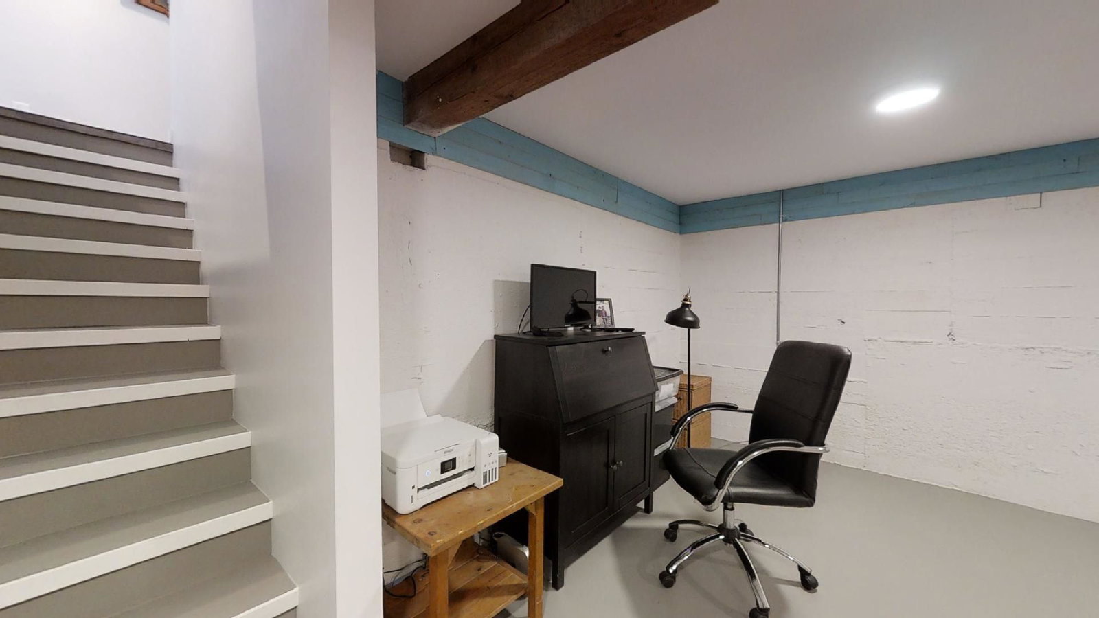Listing Image 9