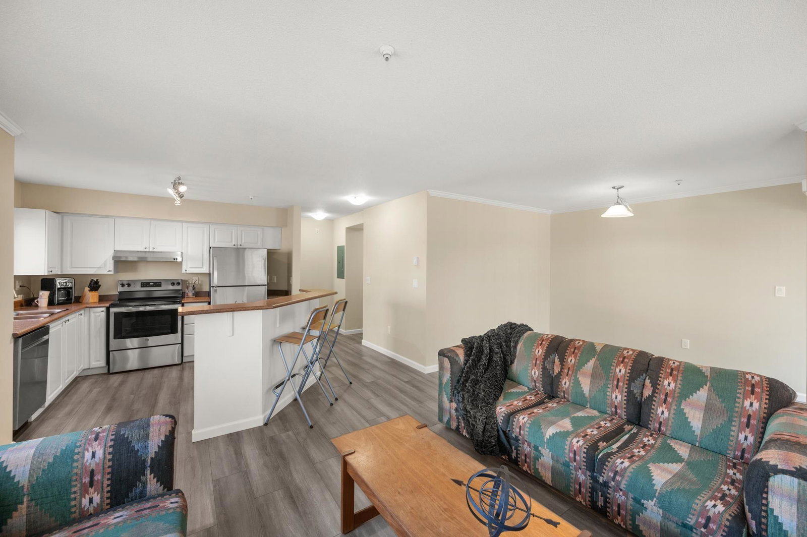 Listing Image 8