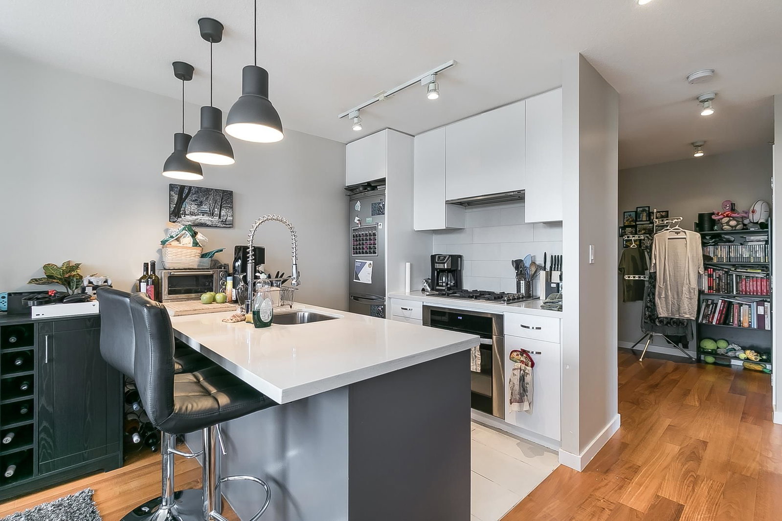Listing Image 11