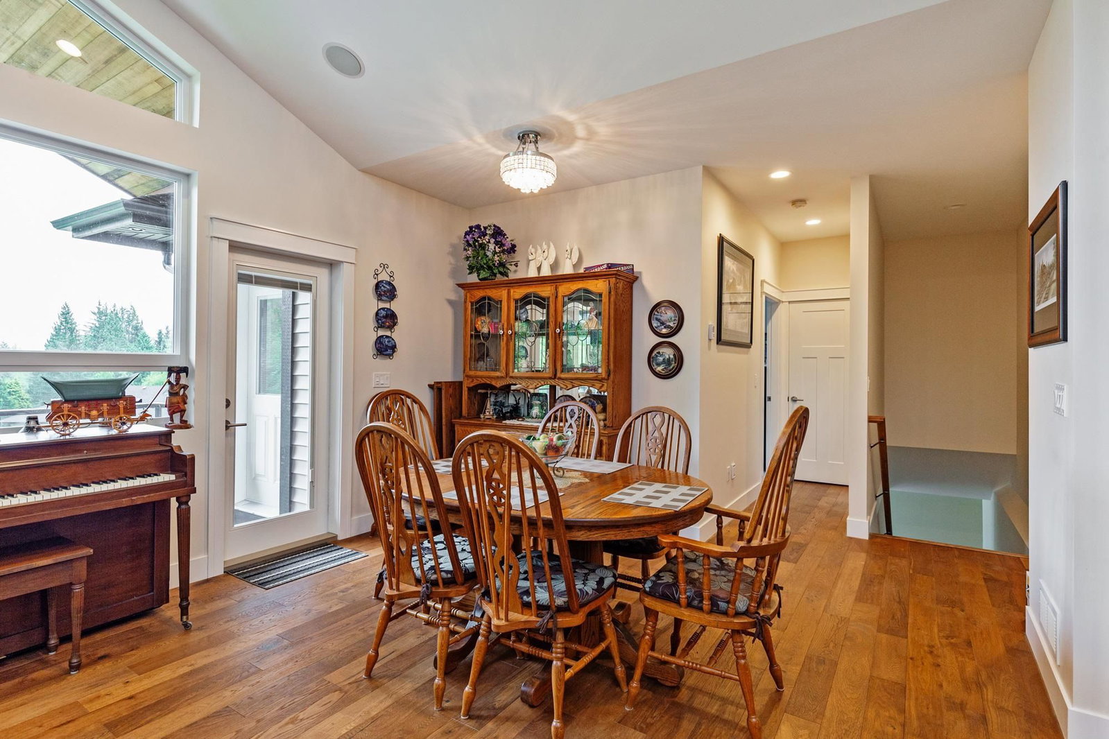 Listing Image 8