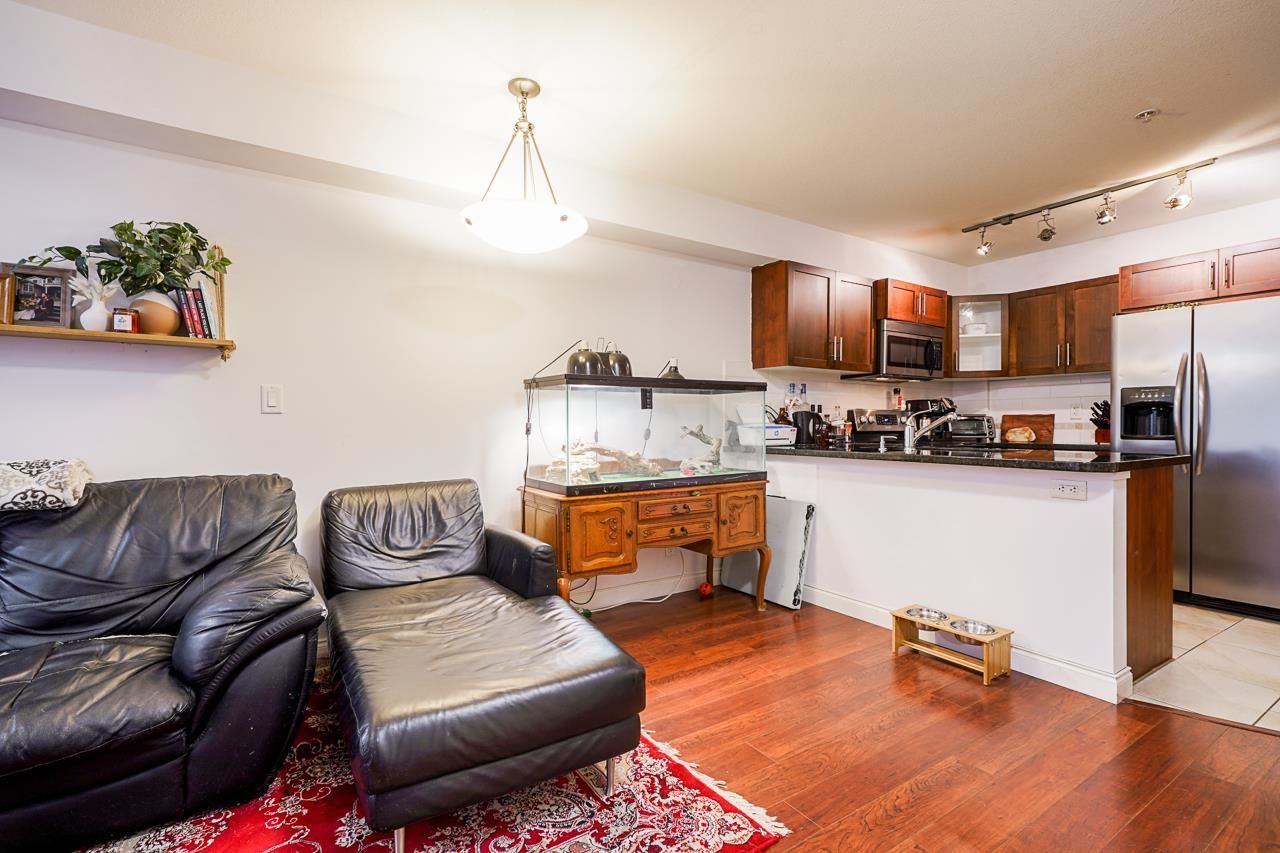 Listing Image 10
