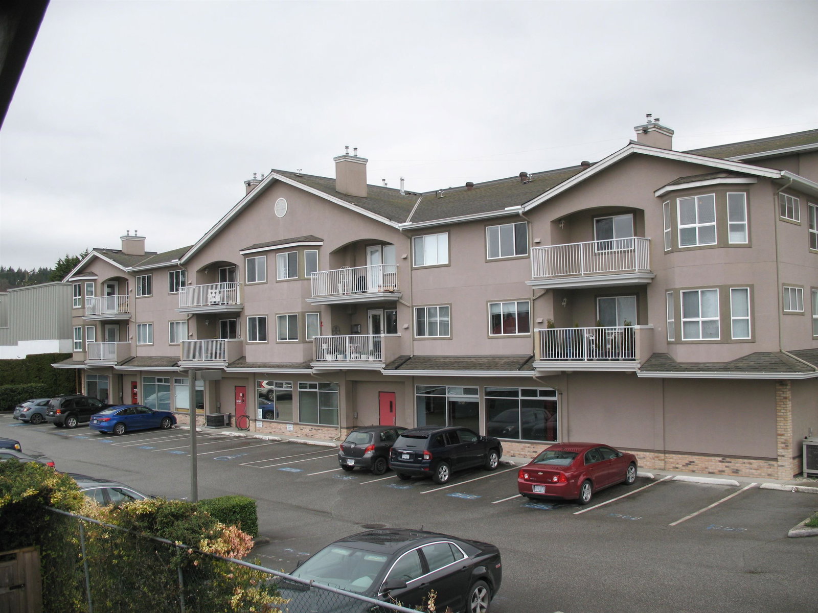 Listing Image 4