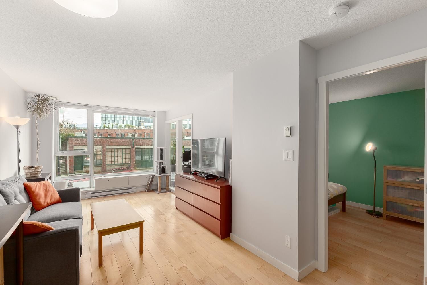 Listing Image 4