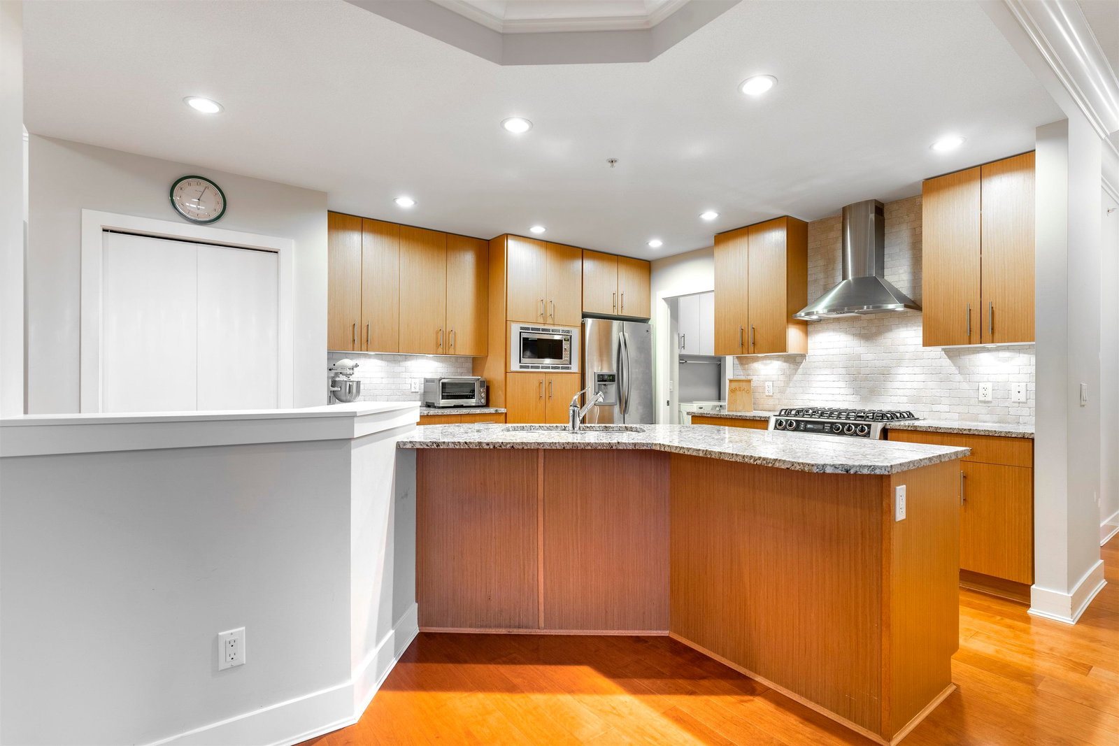 Listing Image 9