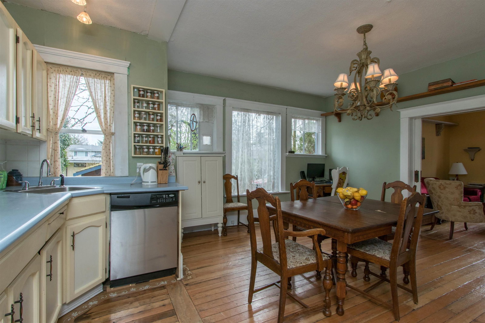 Listing Image 10