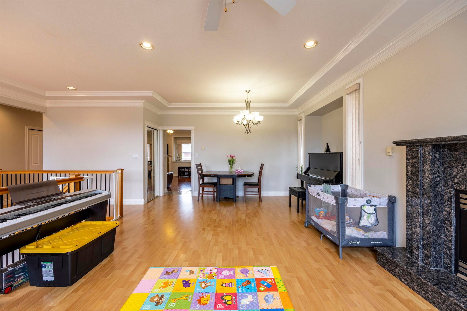 Listing Image 4