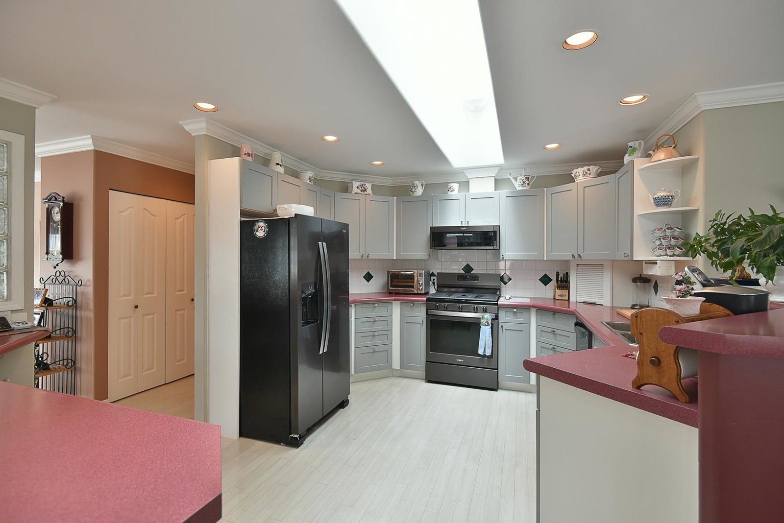 Listing Image 8