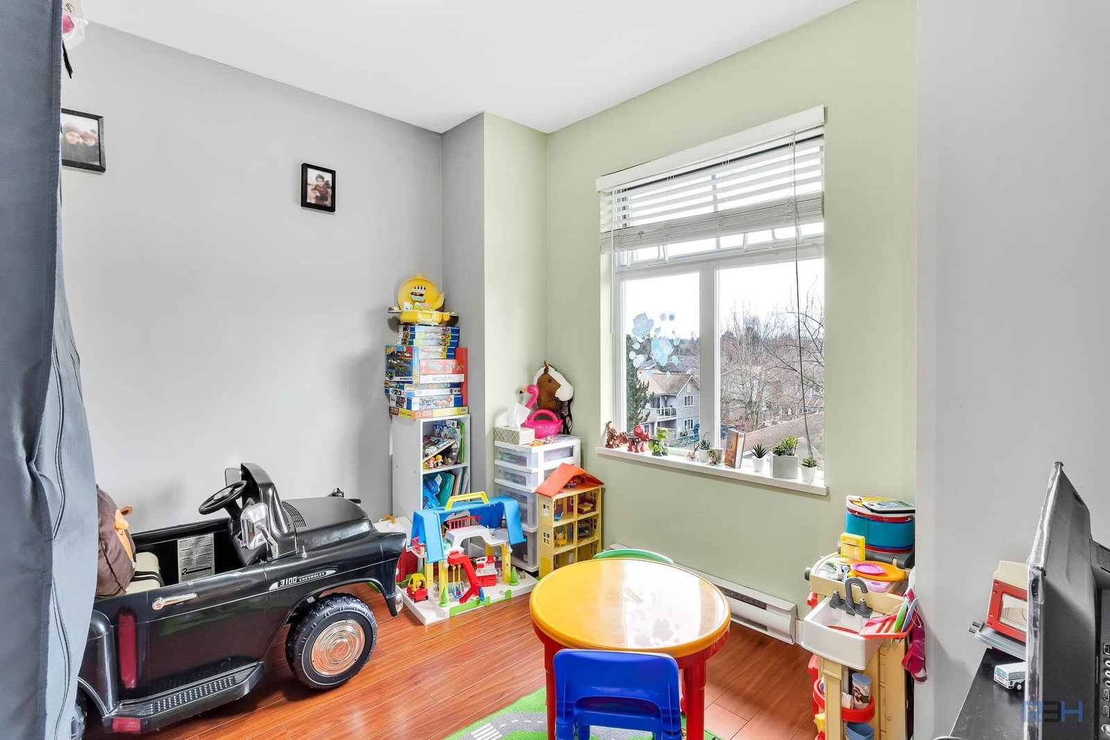 Listing Image 19