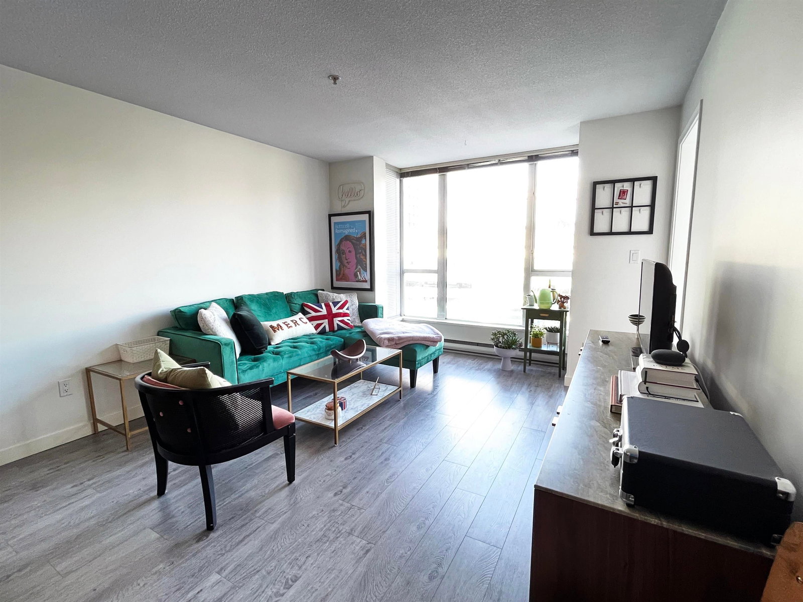 Listing Image 5