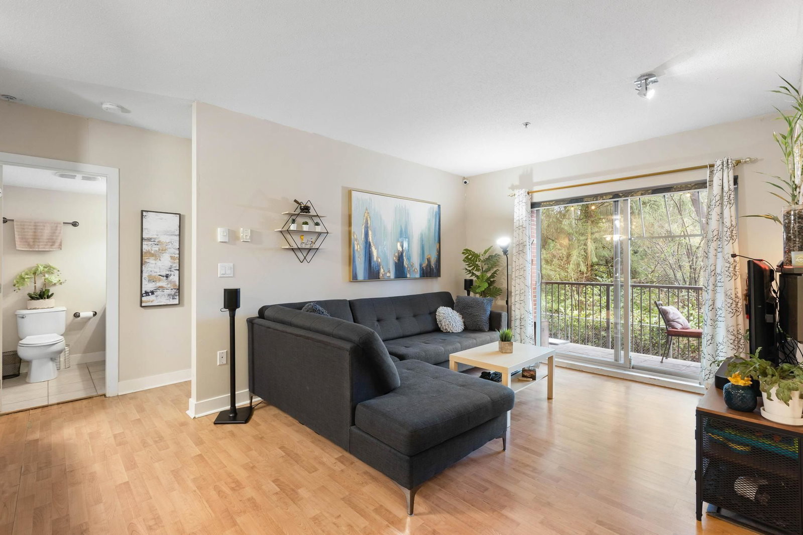 Listing Image 12