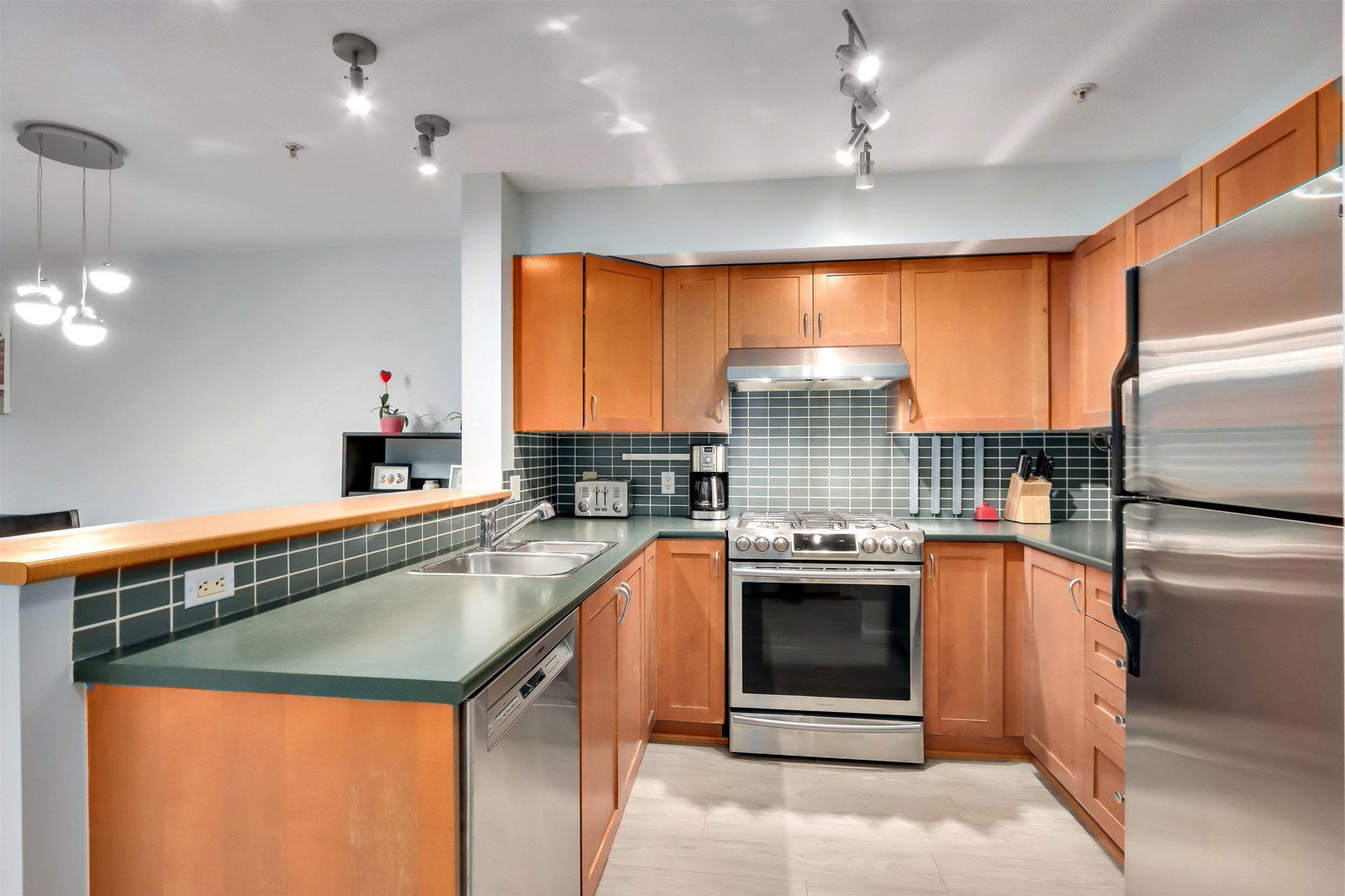 Listing Image 10