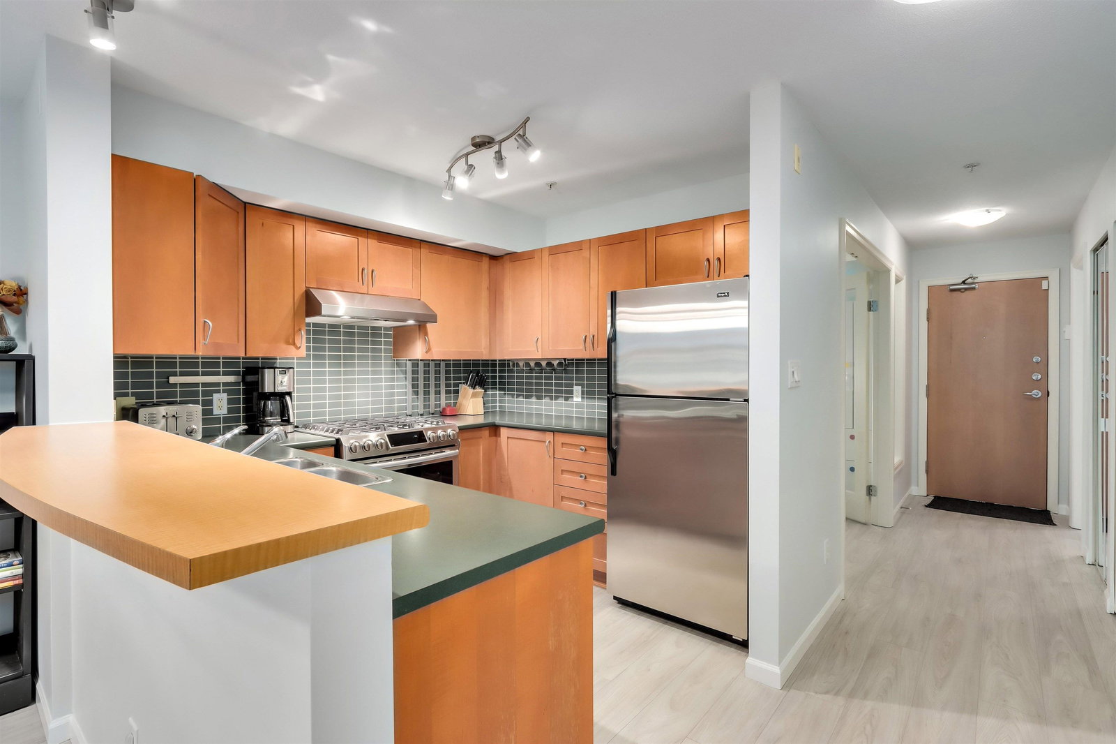 Listing Image 9