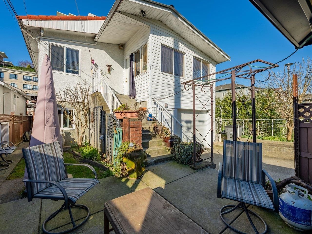 Listing Image 8