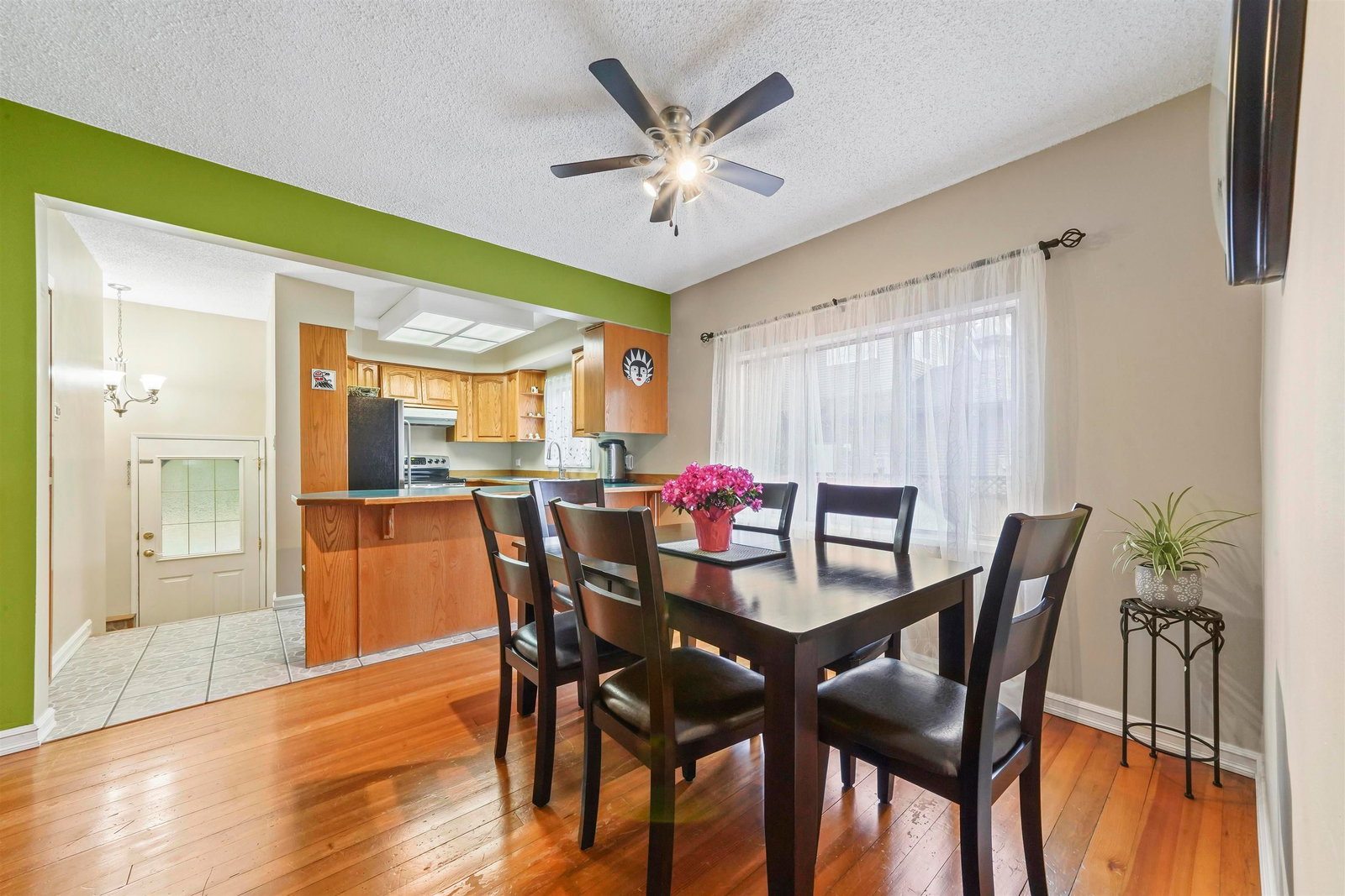 Listing Image 11