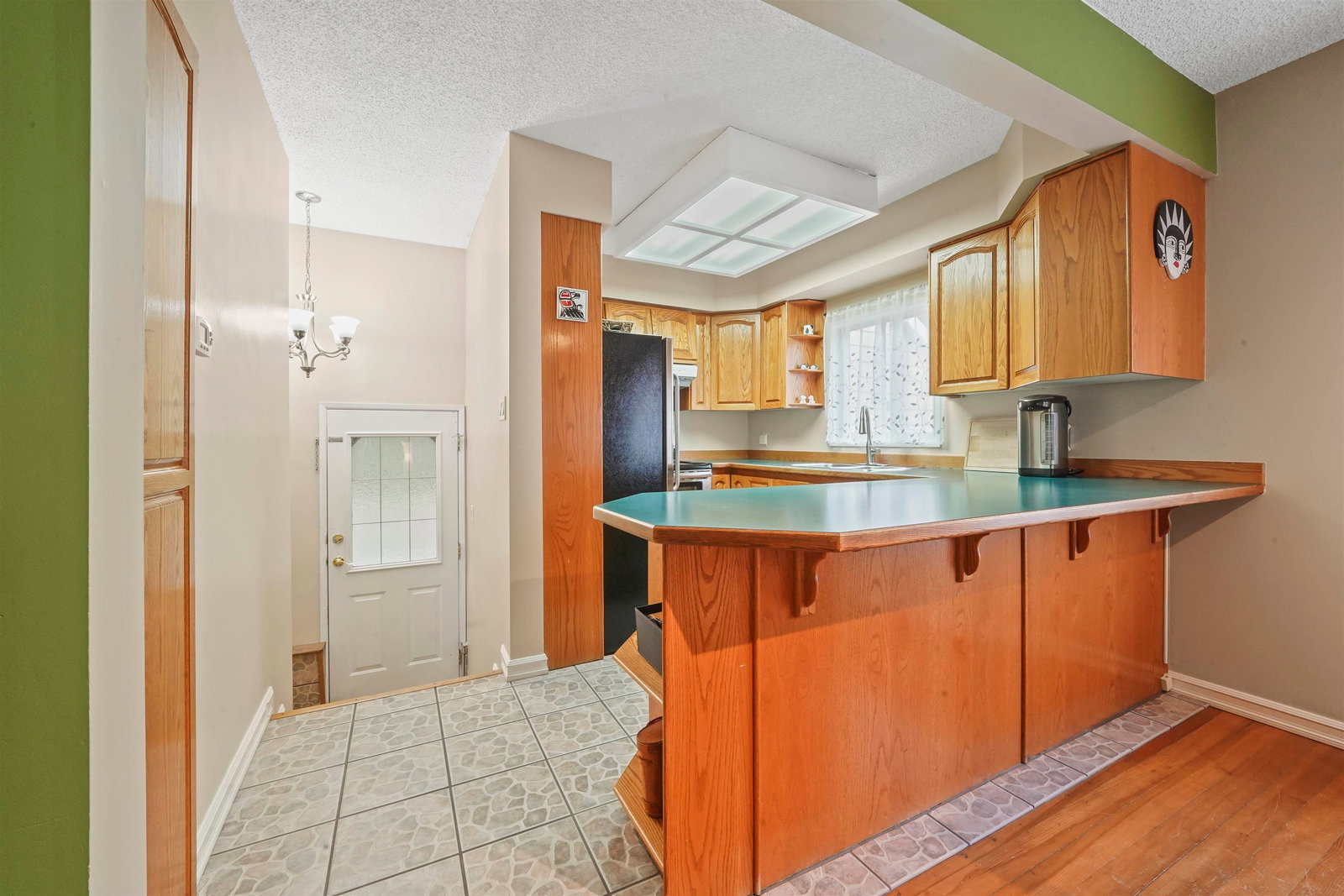 Listing Image 12