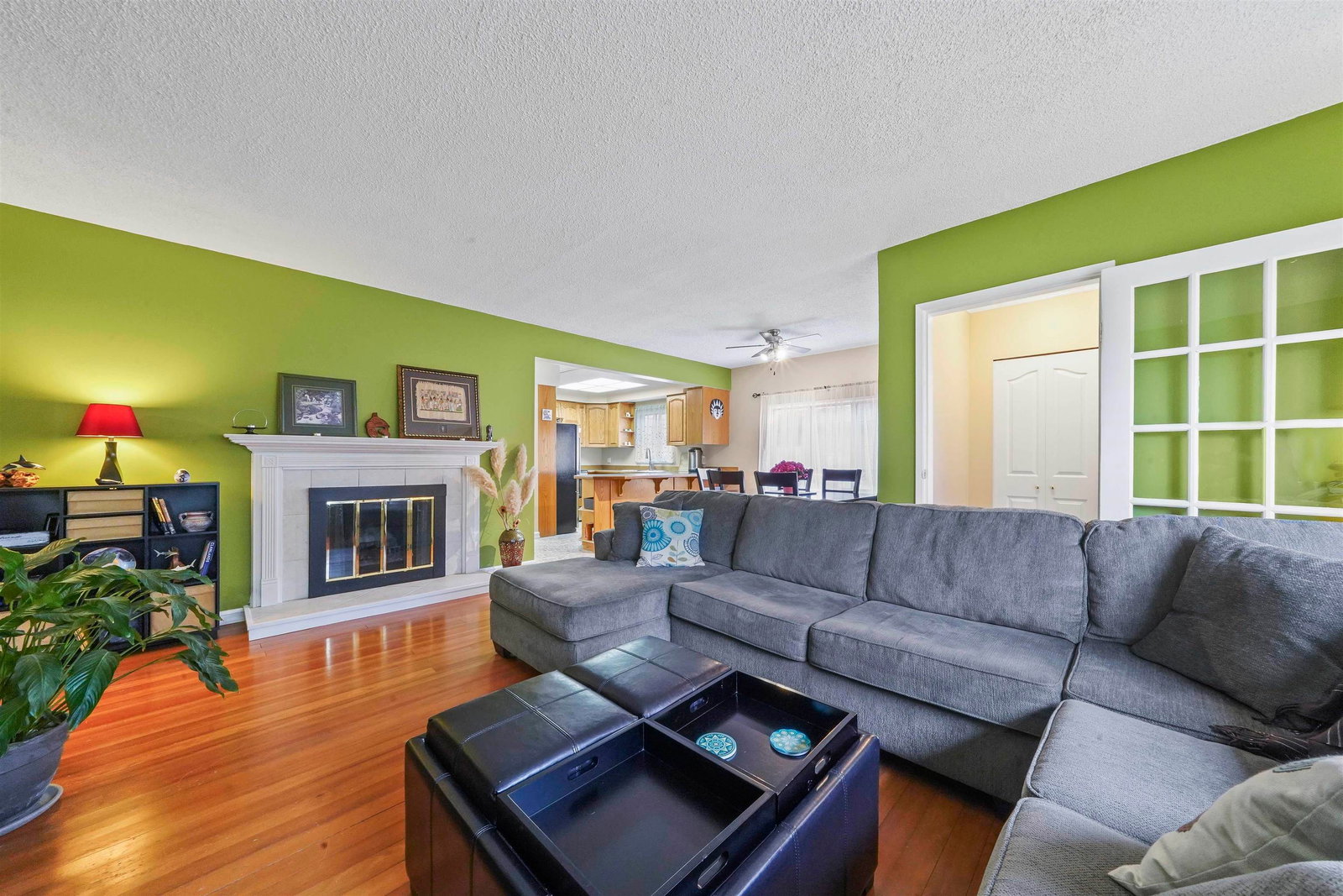 Listing Image 6