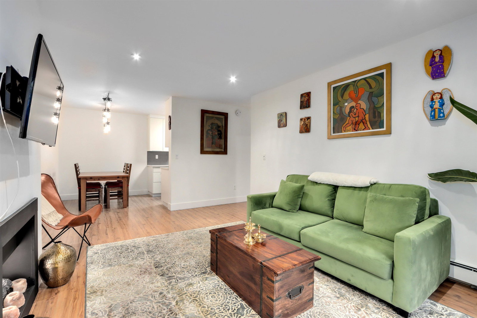 Listing Image 11