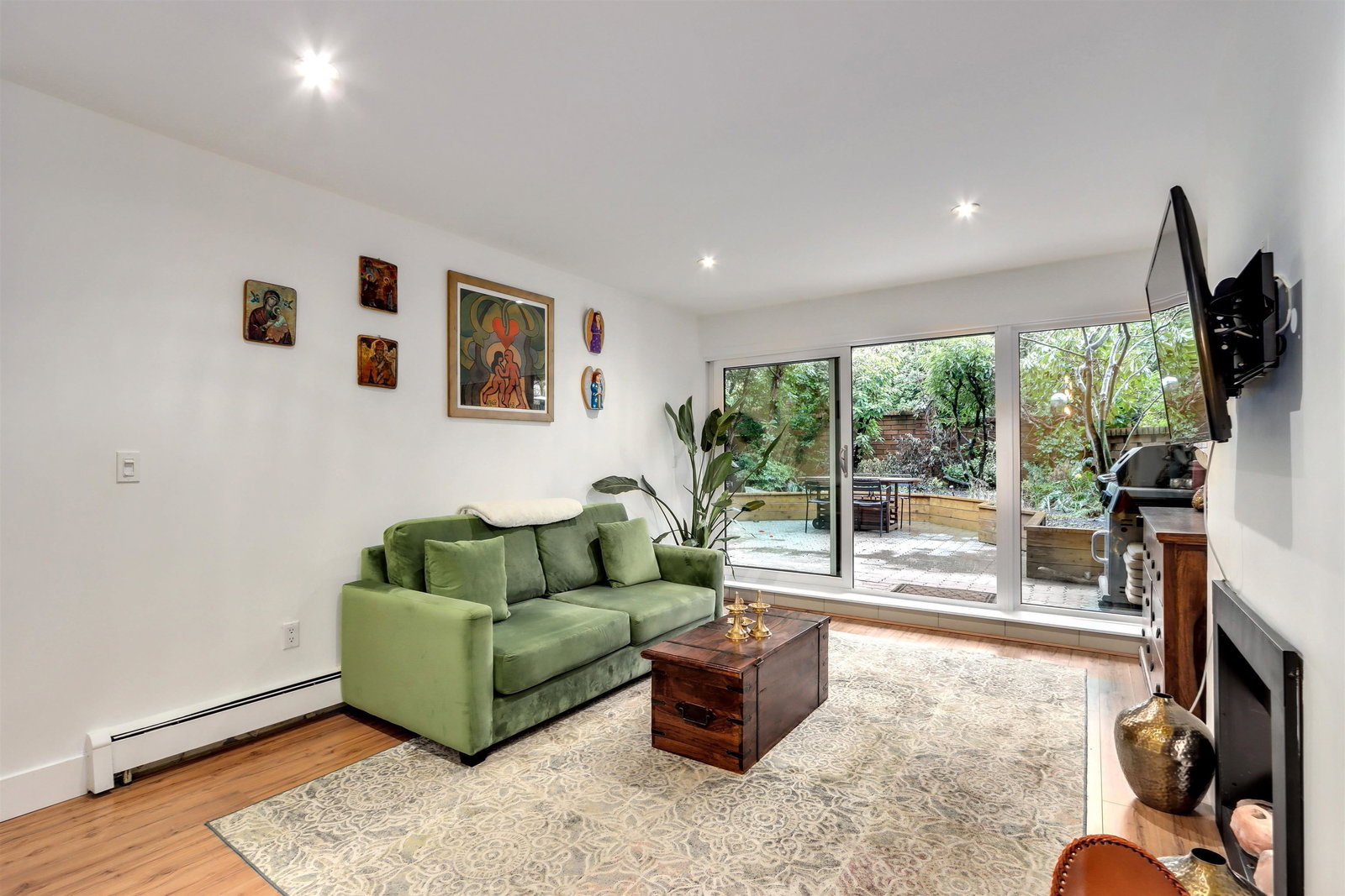 Listing Image 5