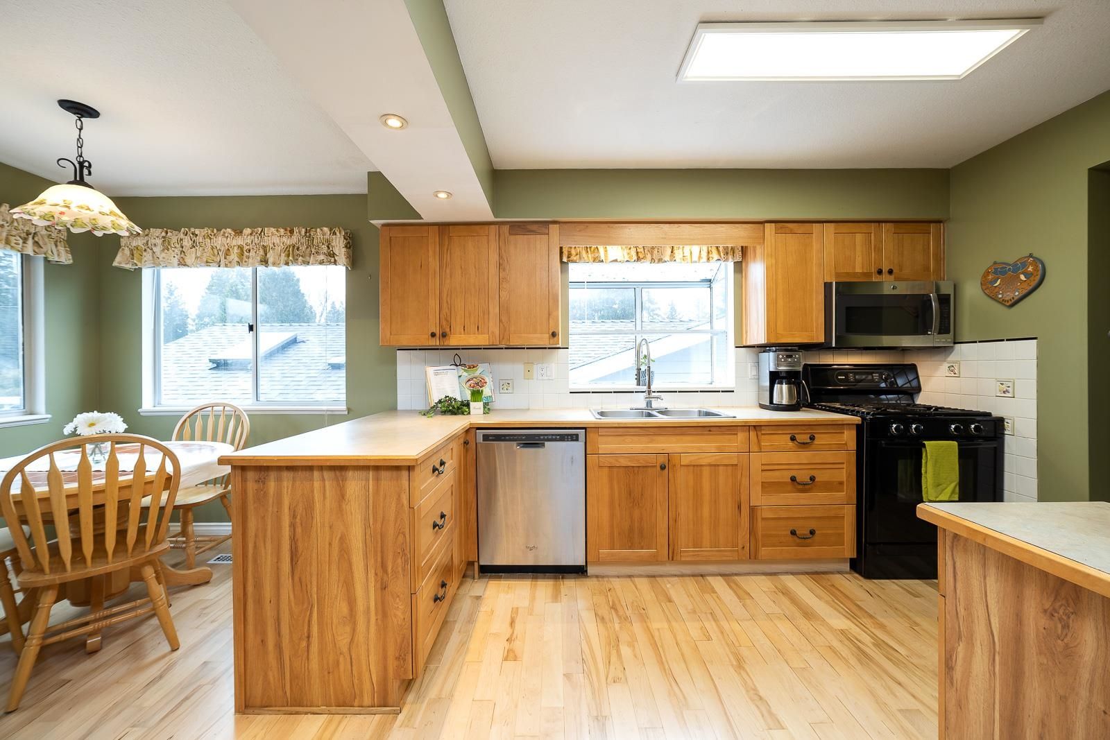 Listing Image 12