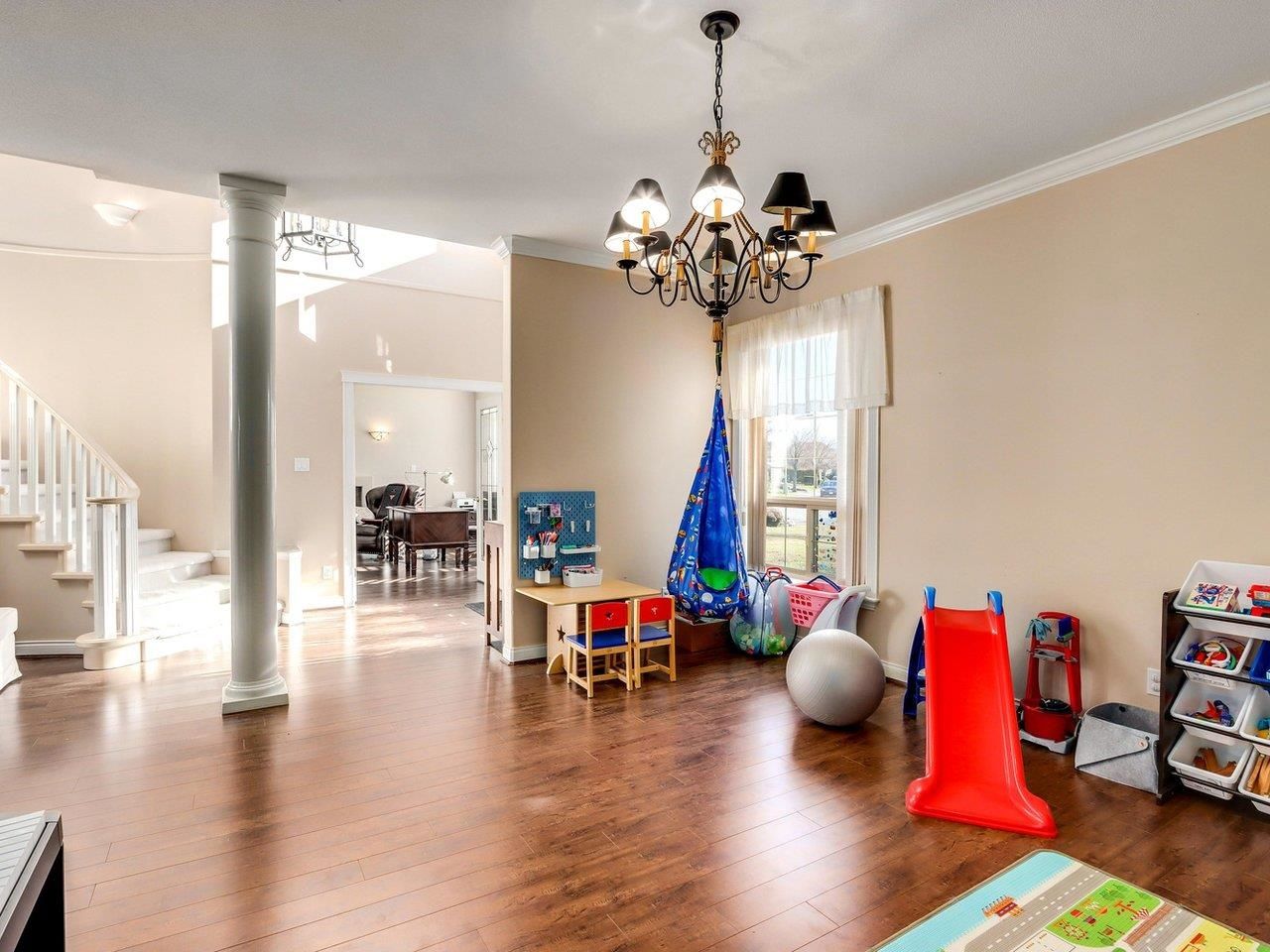 Listing Image 4
