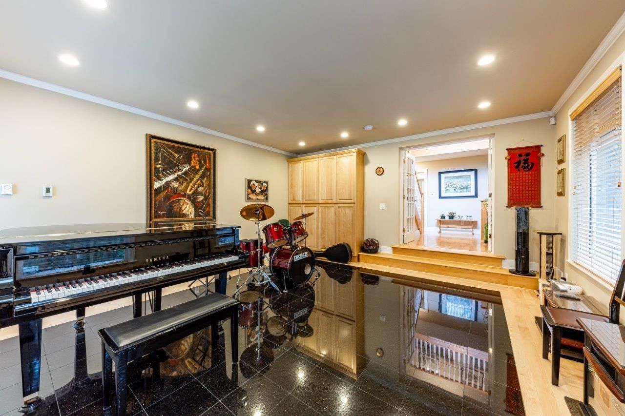 Listing Image 12