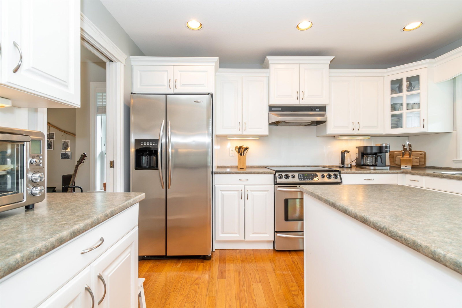 Listing Image 10
