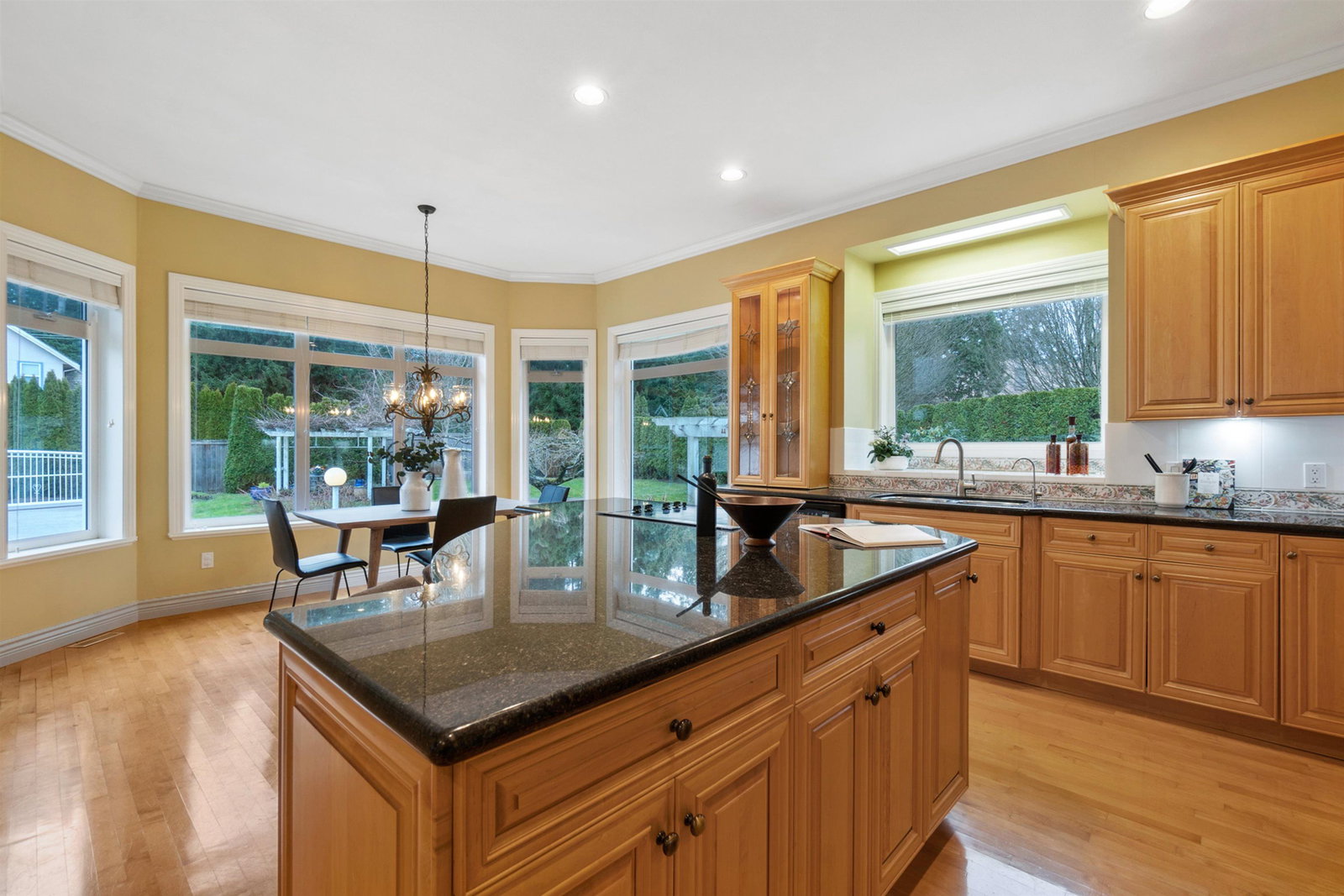 Listing Image 11