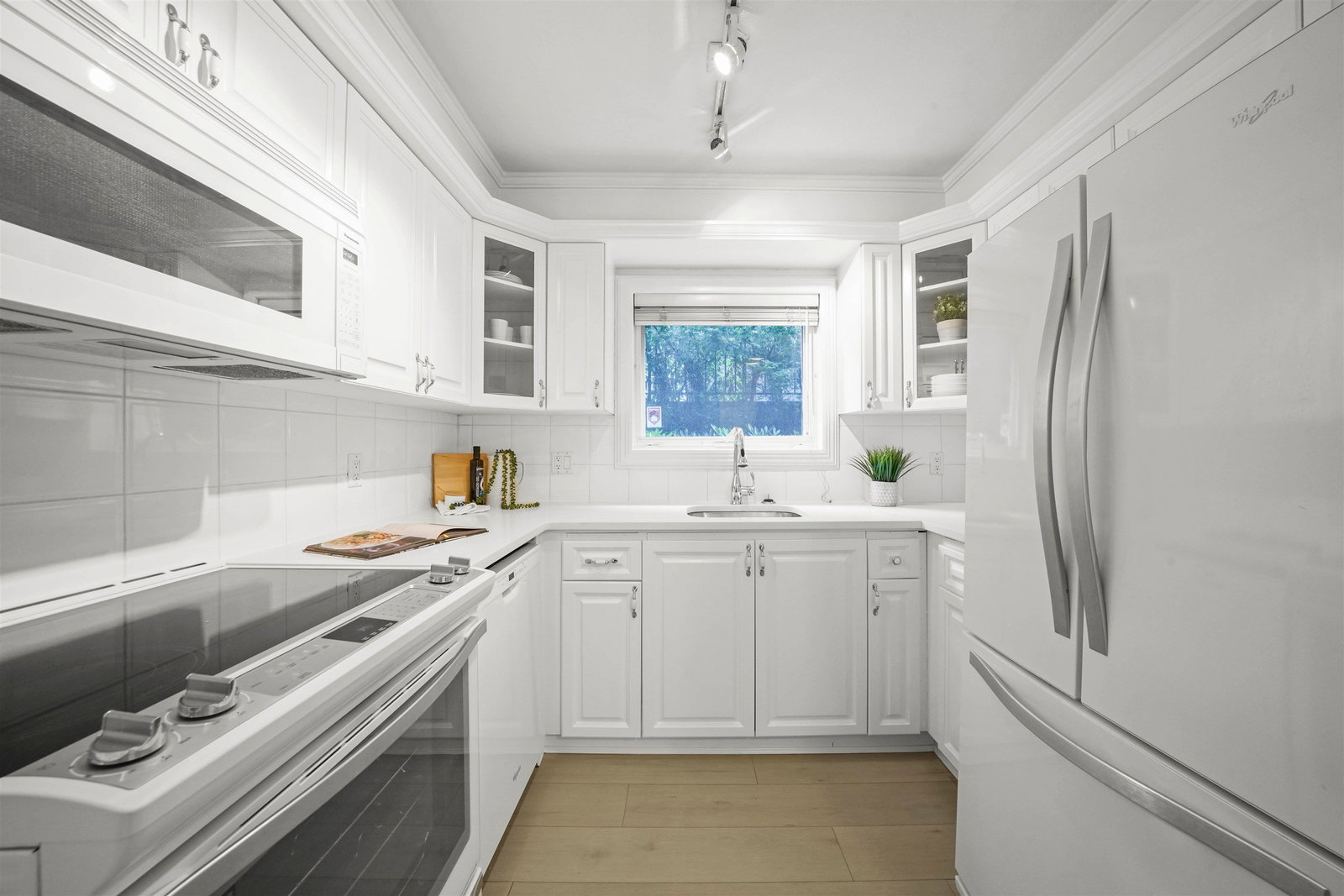 Listing Image 11