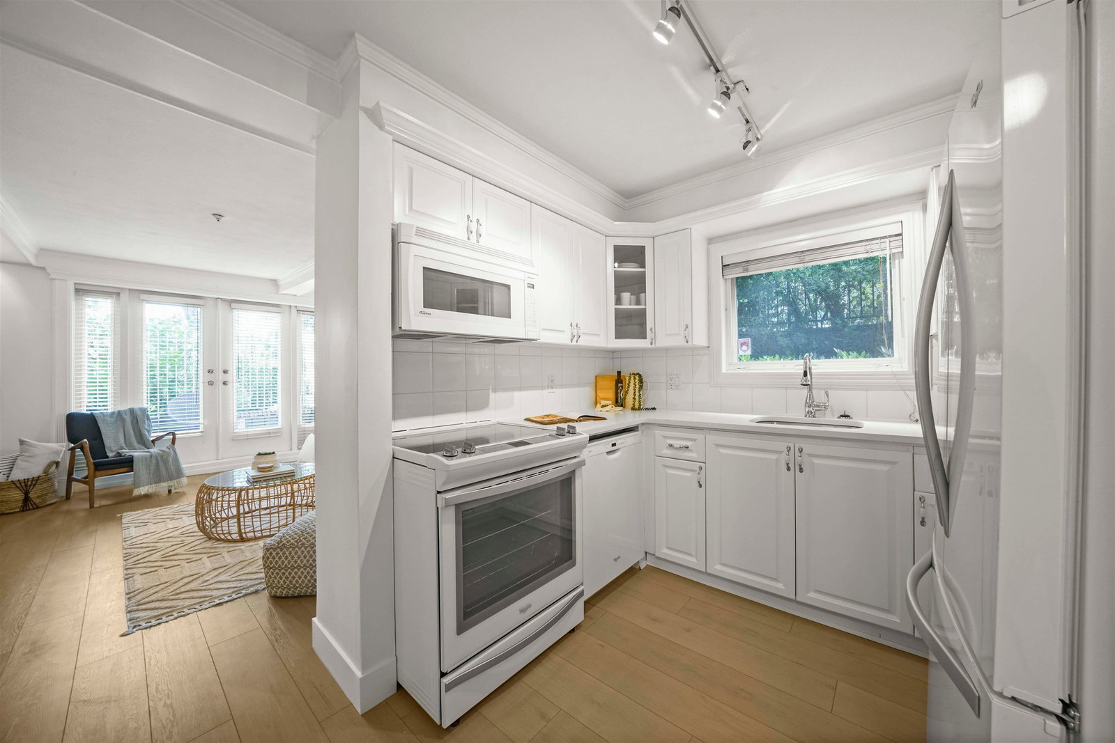Listing Image 12