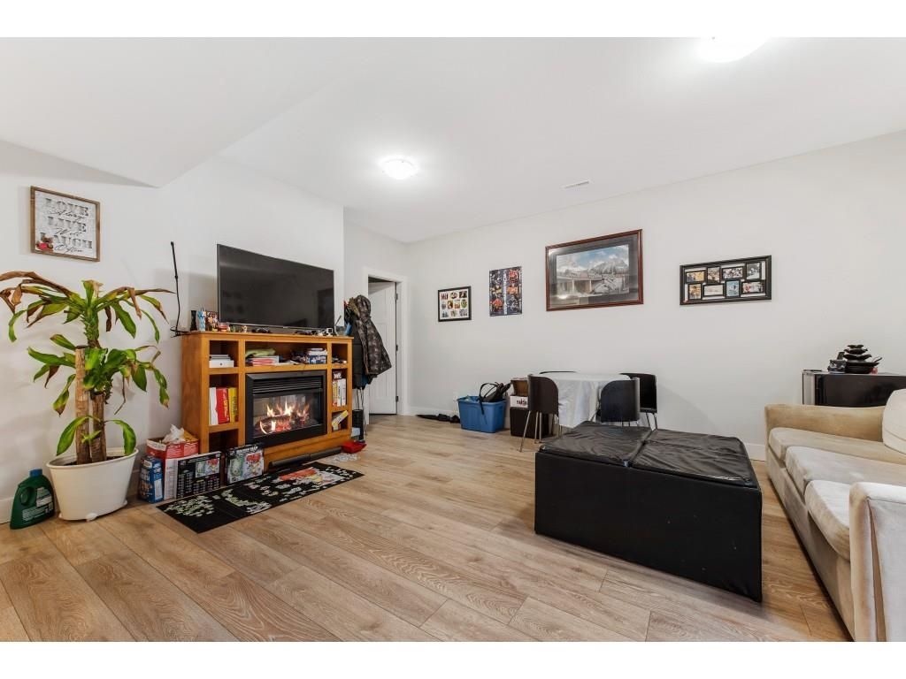 Listing Image 37