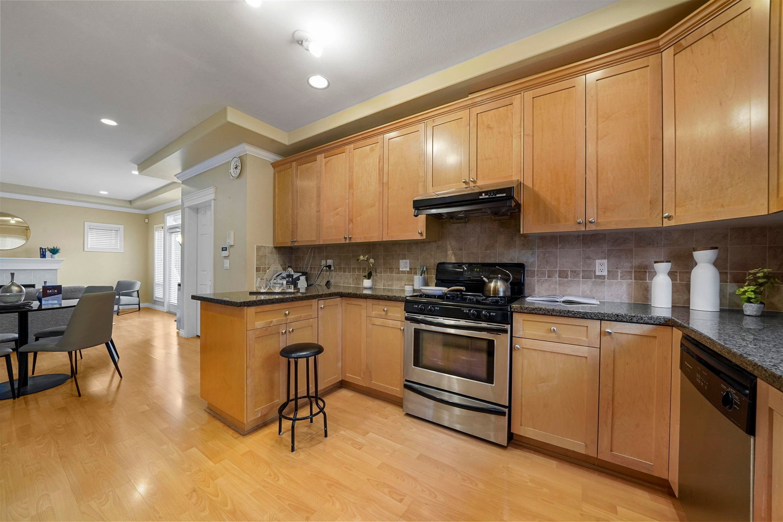 Listing Image 8
