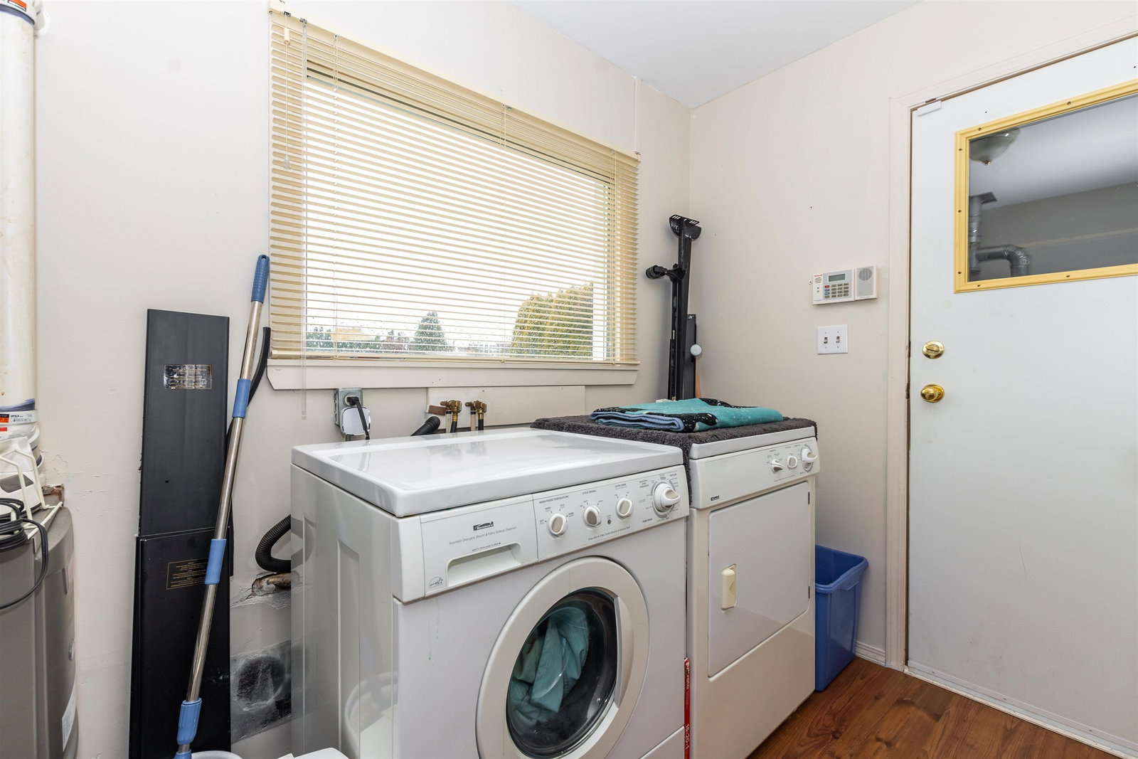 Listing Image 9