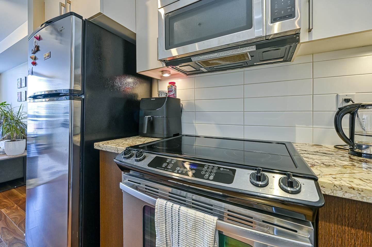 Listing Image 12