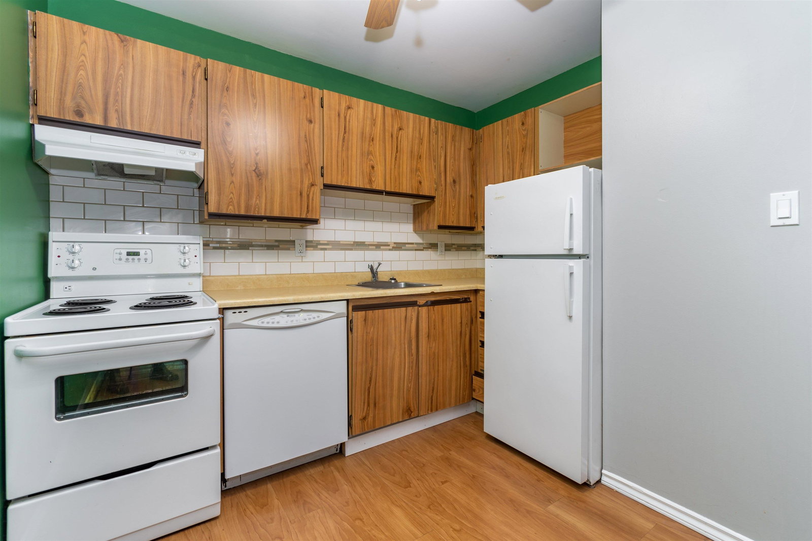 Listing Image 13