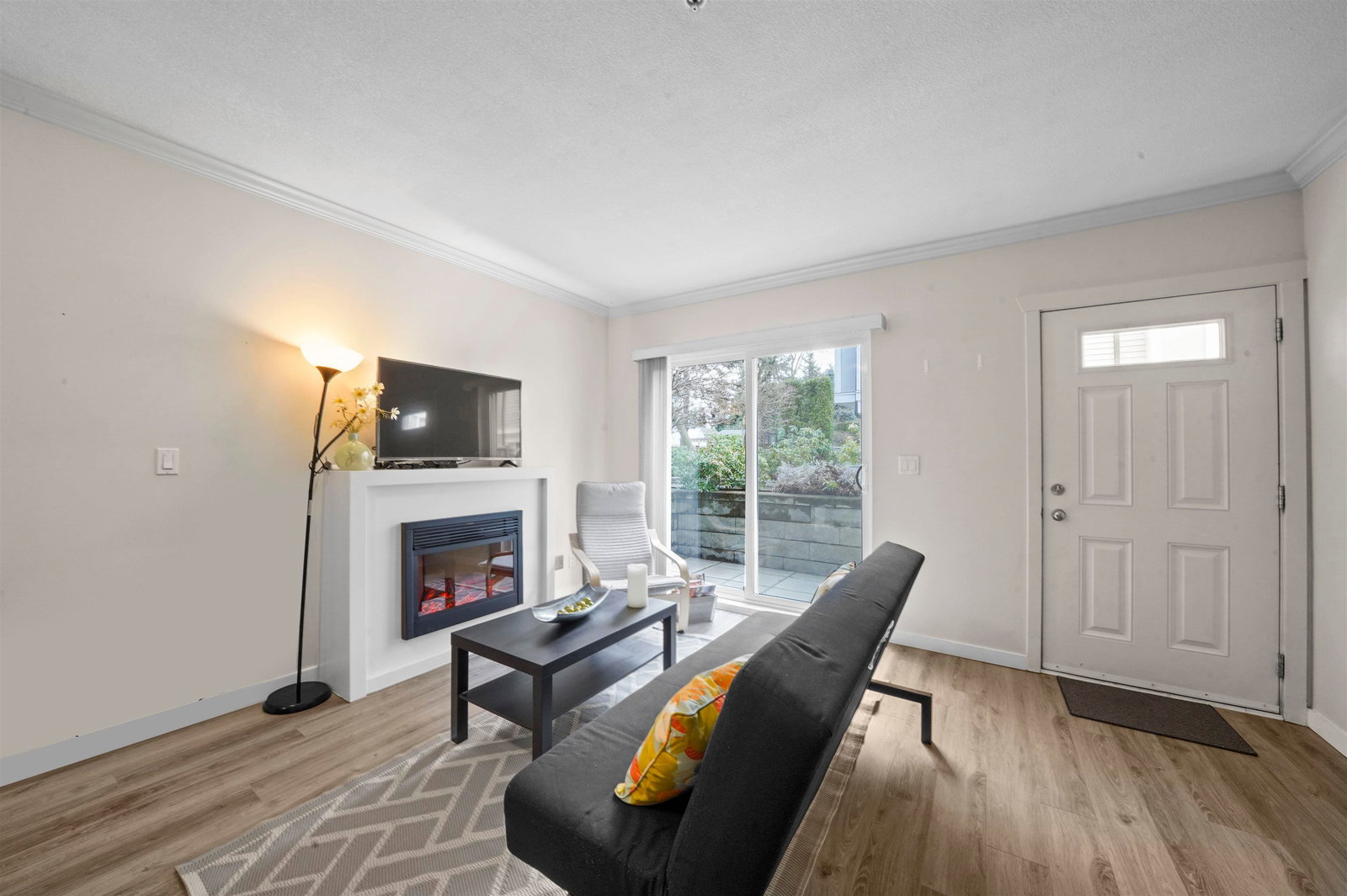 Listing Image 4