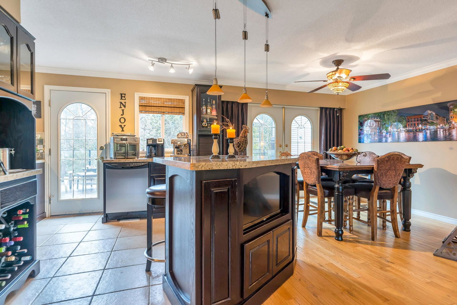 Listing Image 8