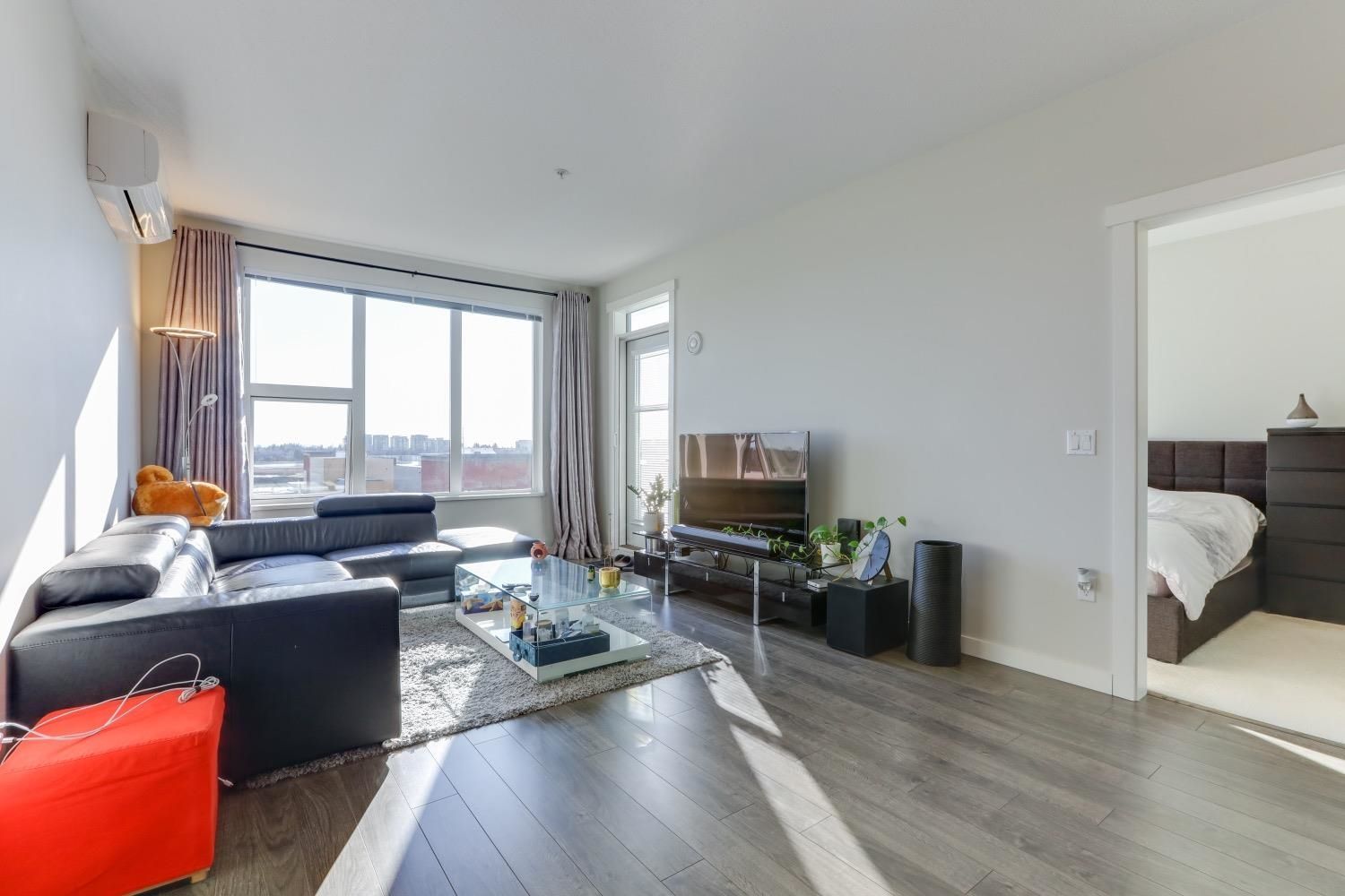 Listing Image 4