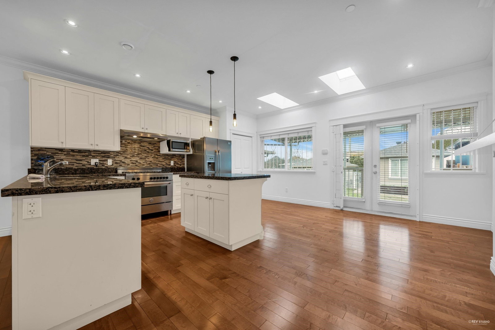 Listing Image 12