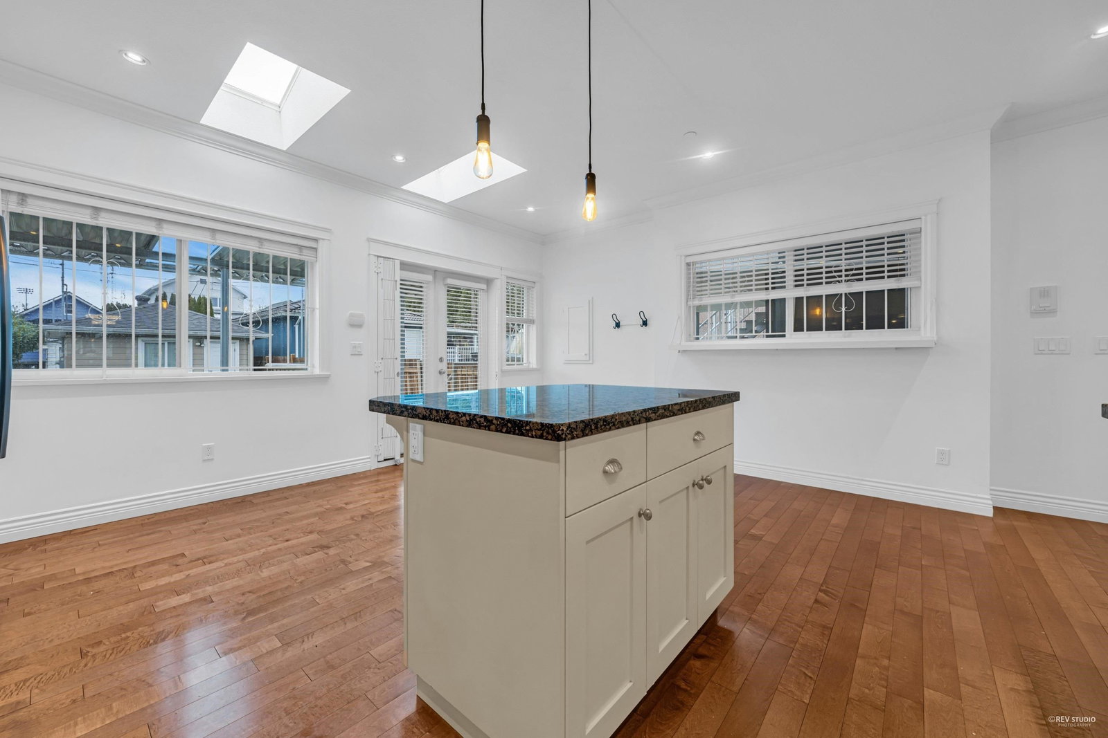 Listing Image 16