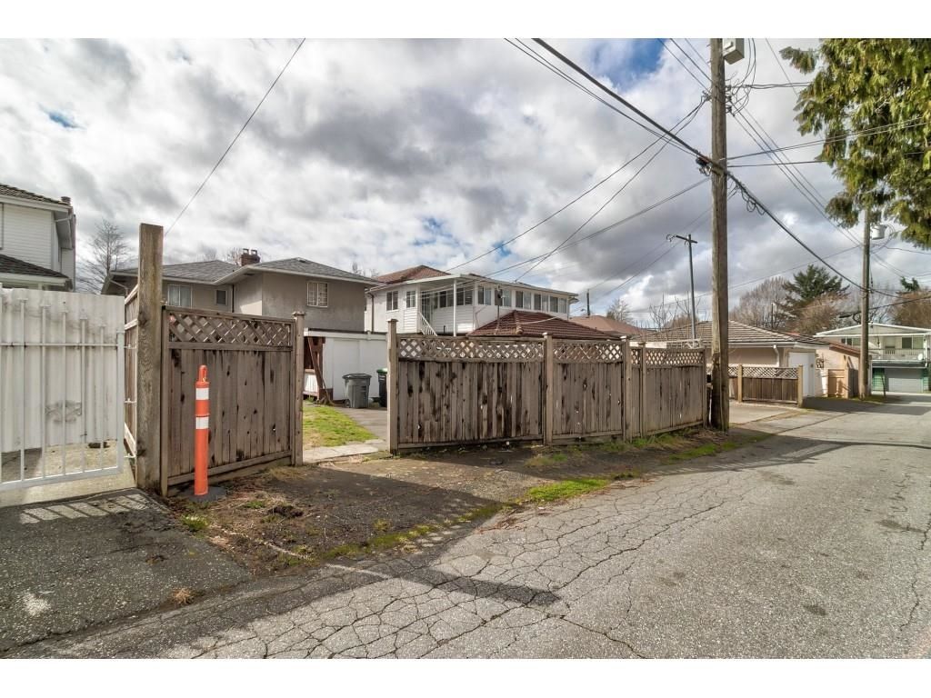 Listing Image 8